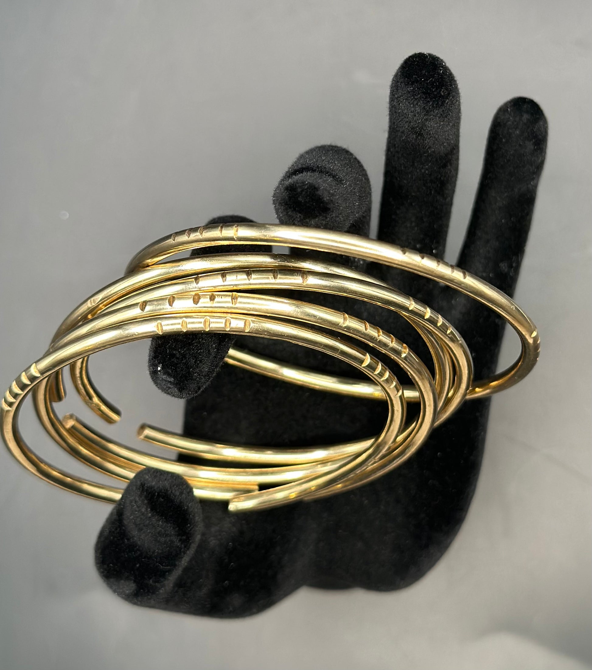 Set de Manillas de Oshun en latón puro 8gauge - Gruesor tradicional/ Set of Oshun Bangles in Pure Brass 8 gauge - Traditional thickness