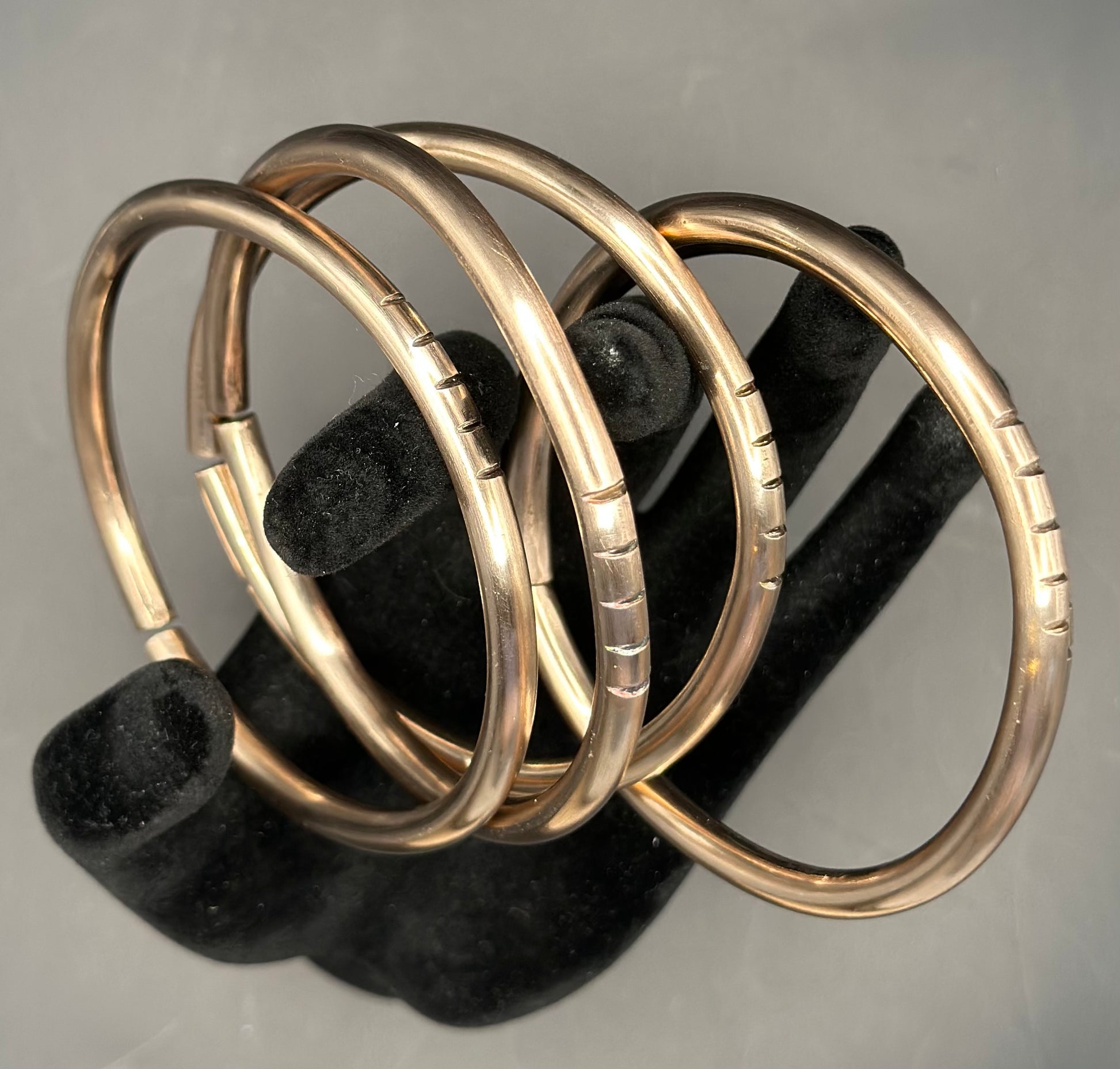 Set de Manillas de Oshun en Bronce puro 4gauge / Set of Oshun Bangles in Pure Bronze 4 gauge