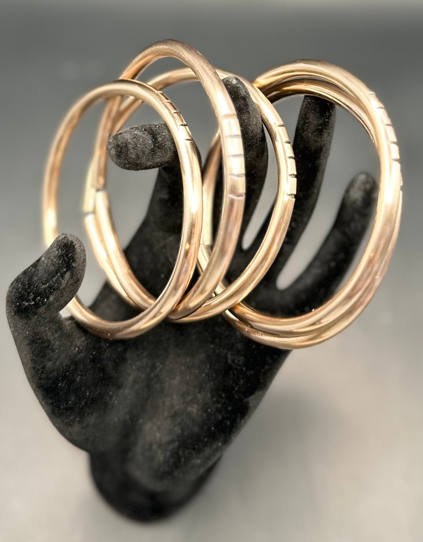 Set de Manillas de Oshun en Bronce puro 4gauge / Set of Oshun Bangles in Pure Bronze 4 gauge