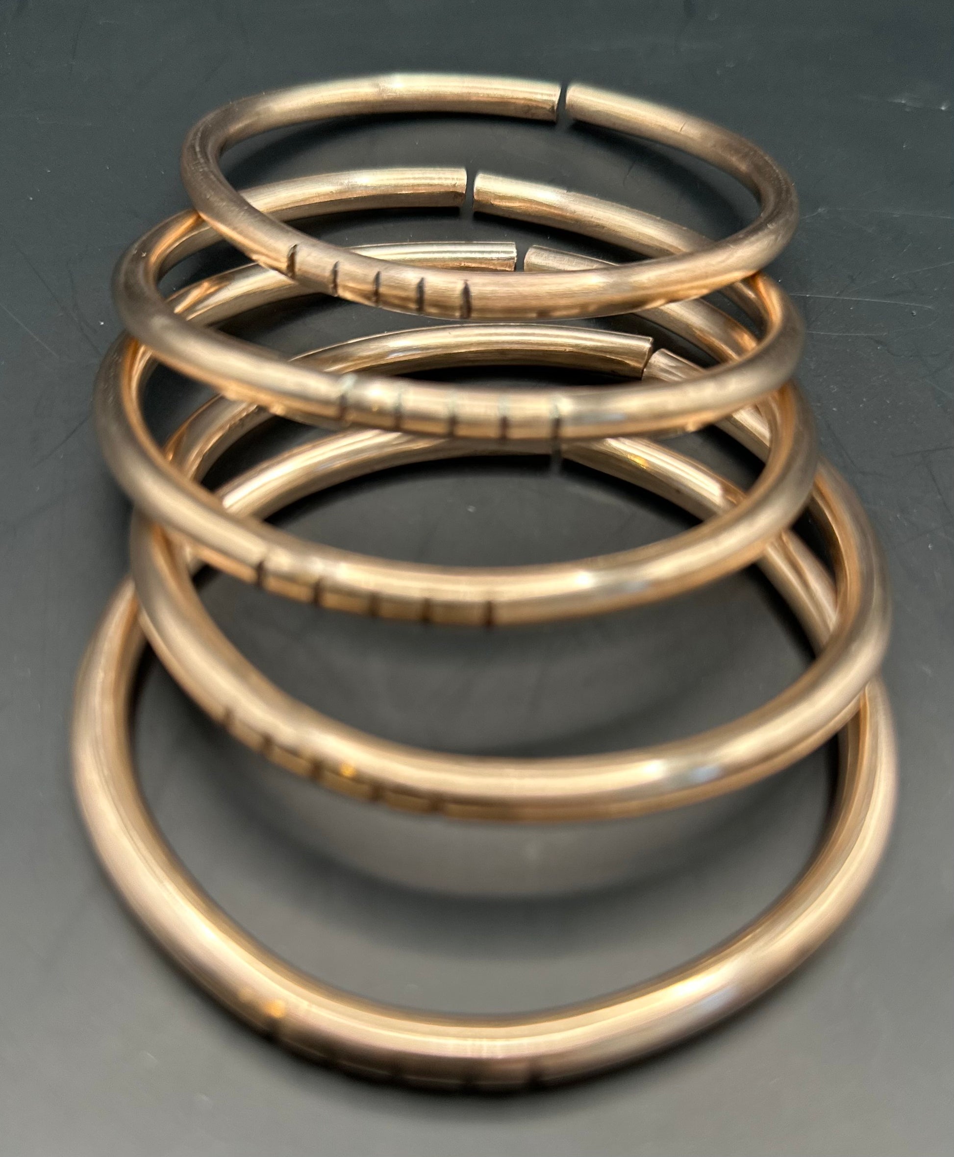 Set de Manillas de Oshun en Bronce puro 4gauge / Set of Oshun Bangles in Pure Bronze 4 gauge