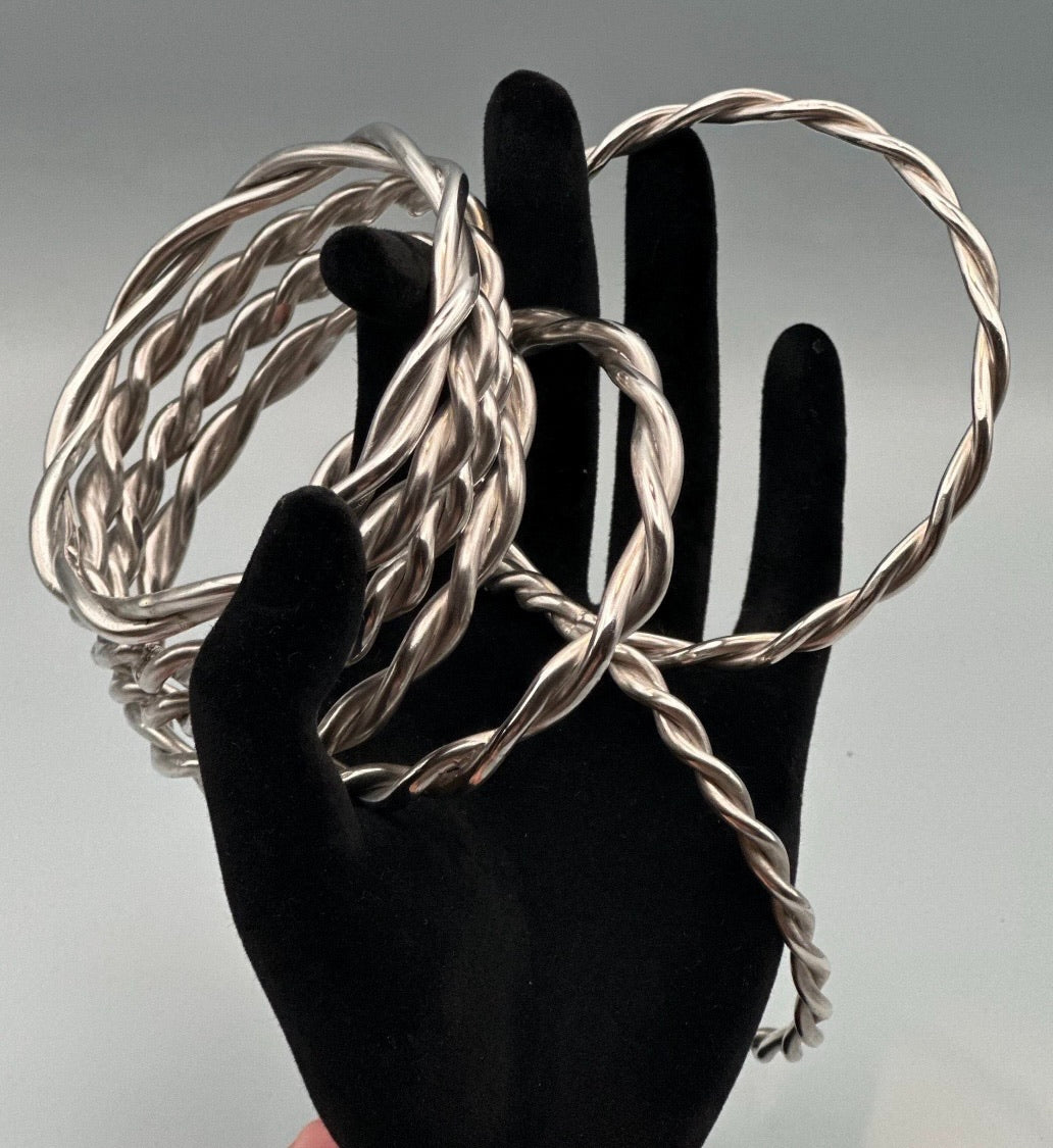 Manilla de Ochosi Plata Fina Calibre .999, 10 Gauge- gruesor fino / Ochossi Bangle in .999 Fine Silver, 10 Gauge - Thin