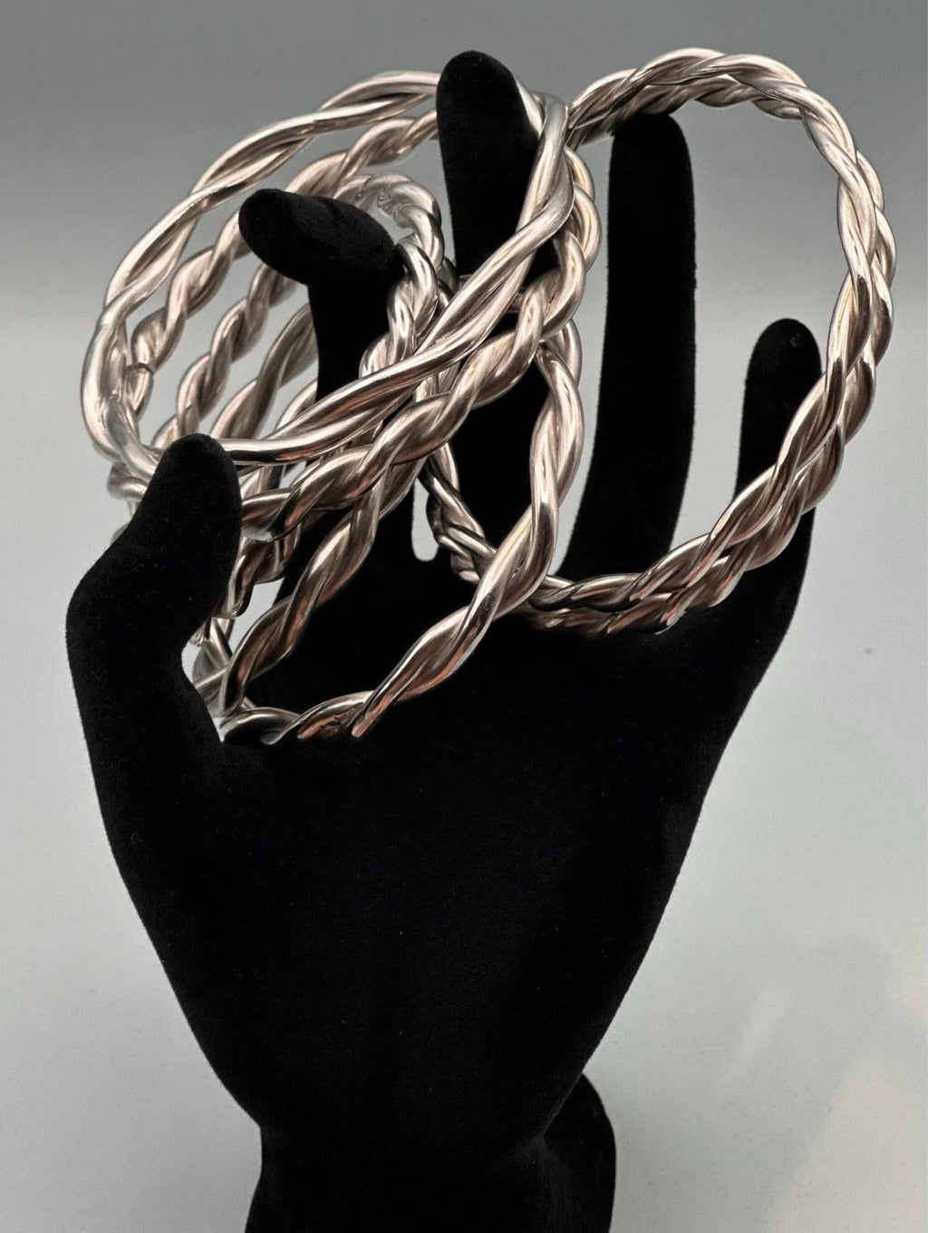 Manilla de Ochosi Plata Fina Calibre .999, 10 Gauge- gruesor fino / Ochossi Bangle in .999 Fine Silver, 10 Gauge - Thin