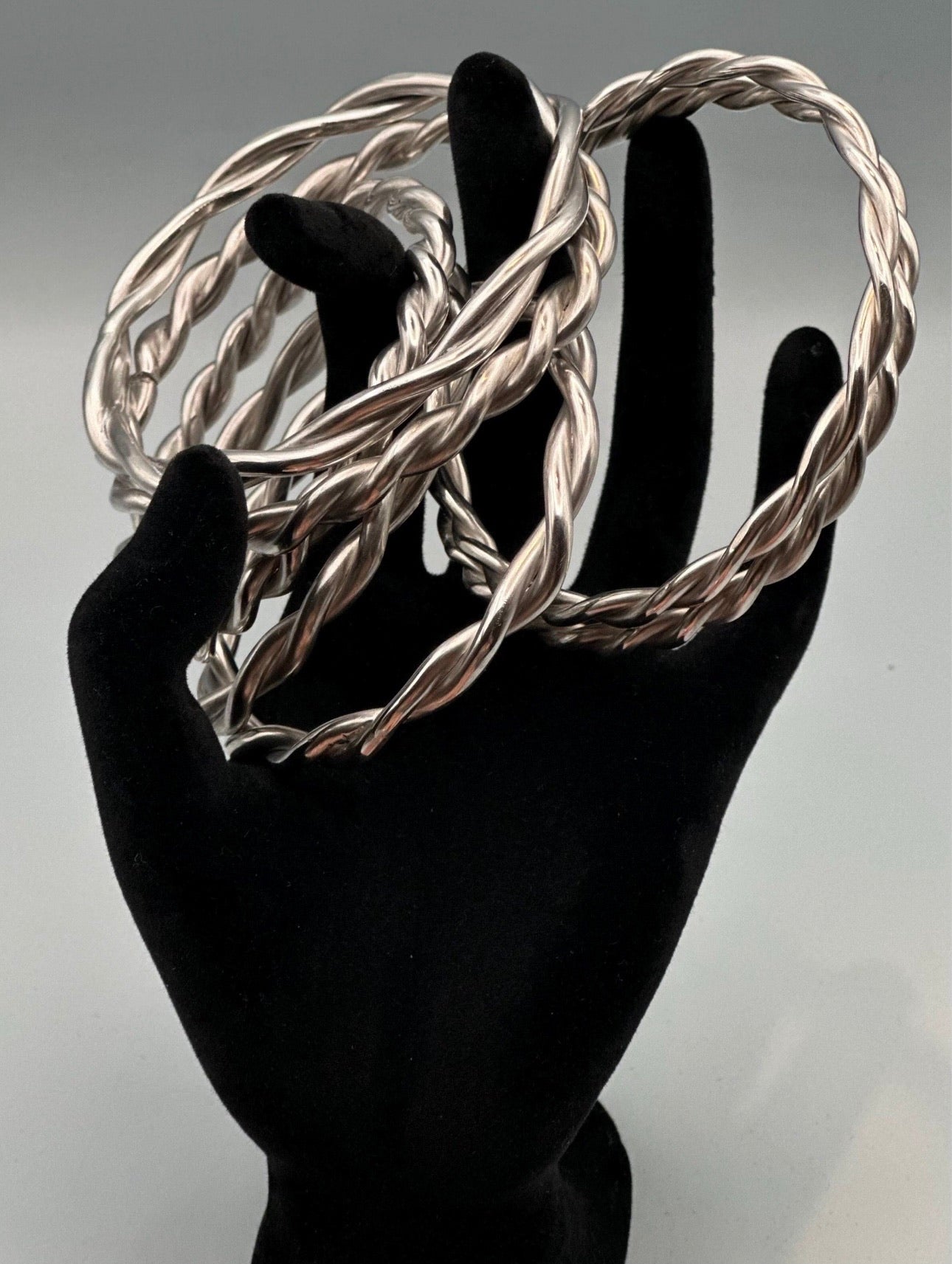 Manilla de Ochosi Plata Fina Calibre .999, 10 Gauge- gruesor fino / Ochossi Bangle in .999 Fine Silver, 10 Gauge - Thin
