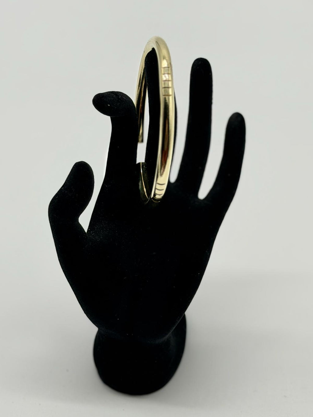 ONLY ONE Oshun Brass Bangle / SOLO UNA Manilla de Ochun en Latón