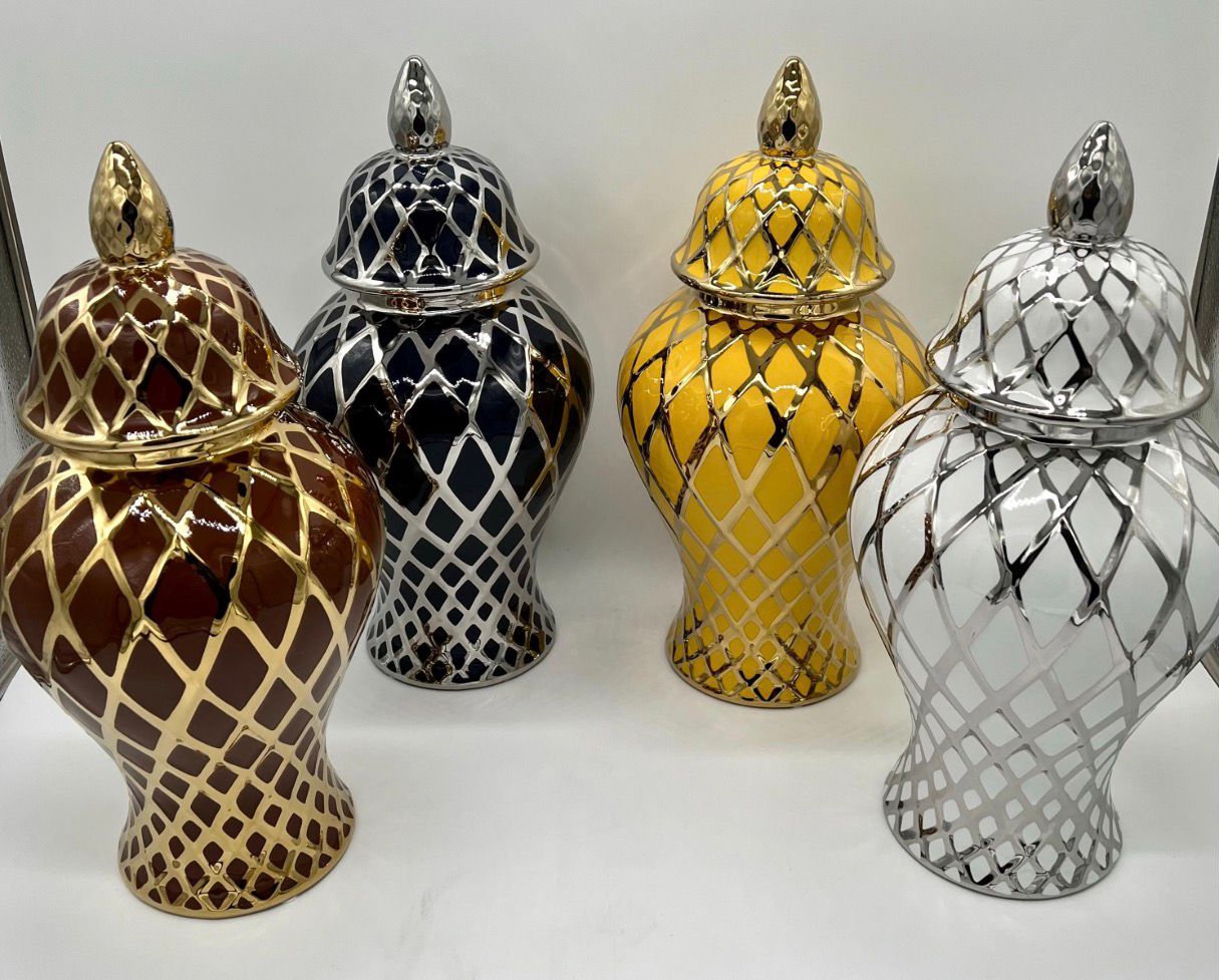 Ginger Jars for the Orishas / Tinajas para Orishas