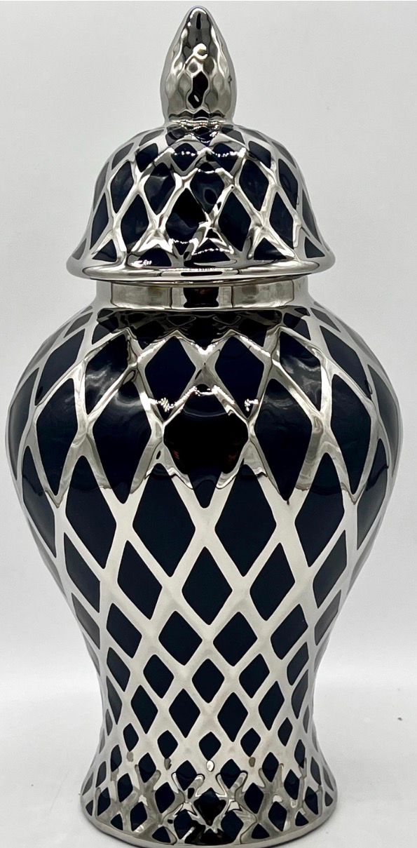 Ginger Jars for the Orishas / Tinajas para Orishas
