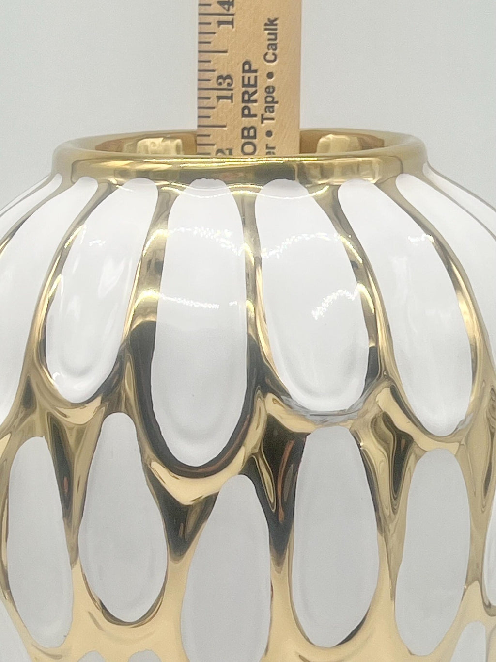 White & Gold Oval Ginger Jar for Oshun / Tinaja blanca y dorada con diseño ovalado para Oshun