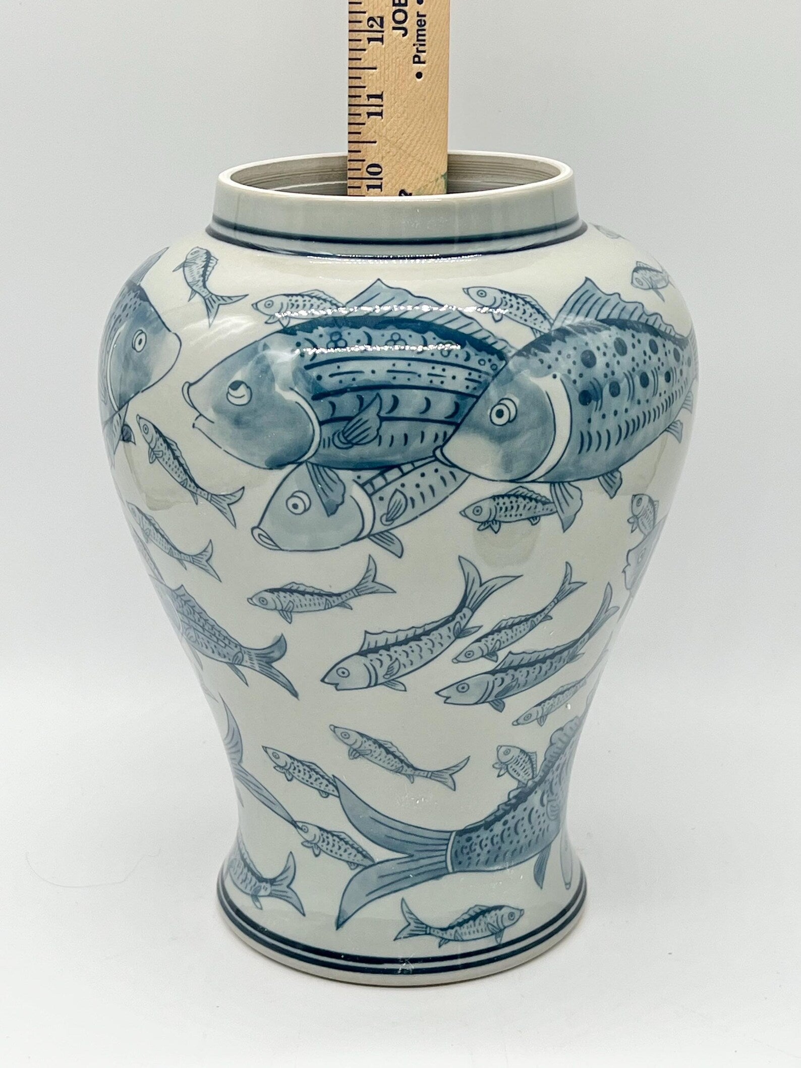 Fish Pattern Theme Ginger jar for Olokun / Jarrón de cerámica con diseño de peces para Olokun.
