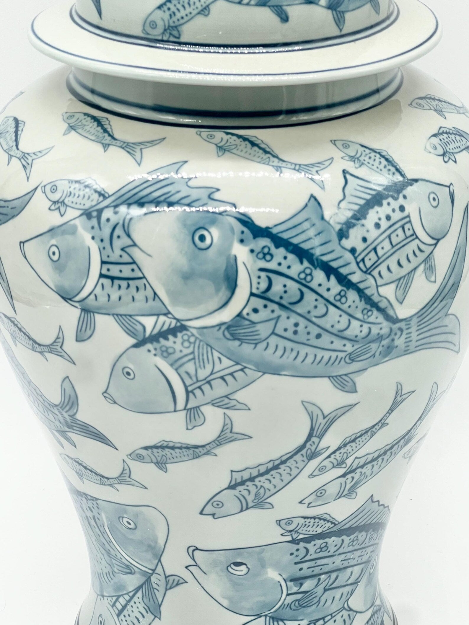 Fish Pattern Theme Ginger jar for Olokun / Jarrón de cerámica con diseño de peces para Olokun.