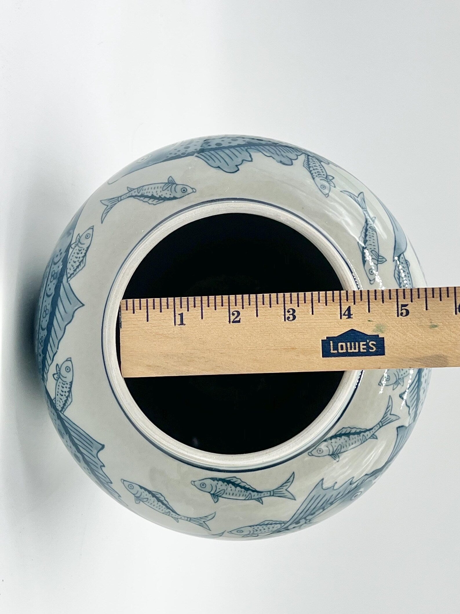 Fish Pattern Theme Ginger jar for Olokun / Jarrón de cerámica con diseño de peces para Olokun.