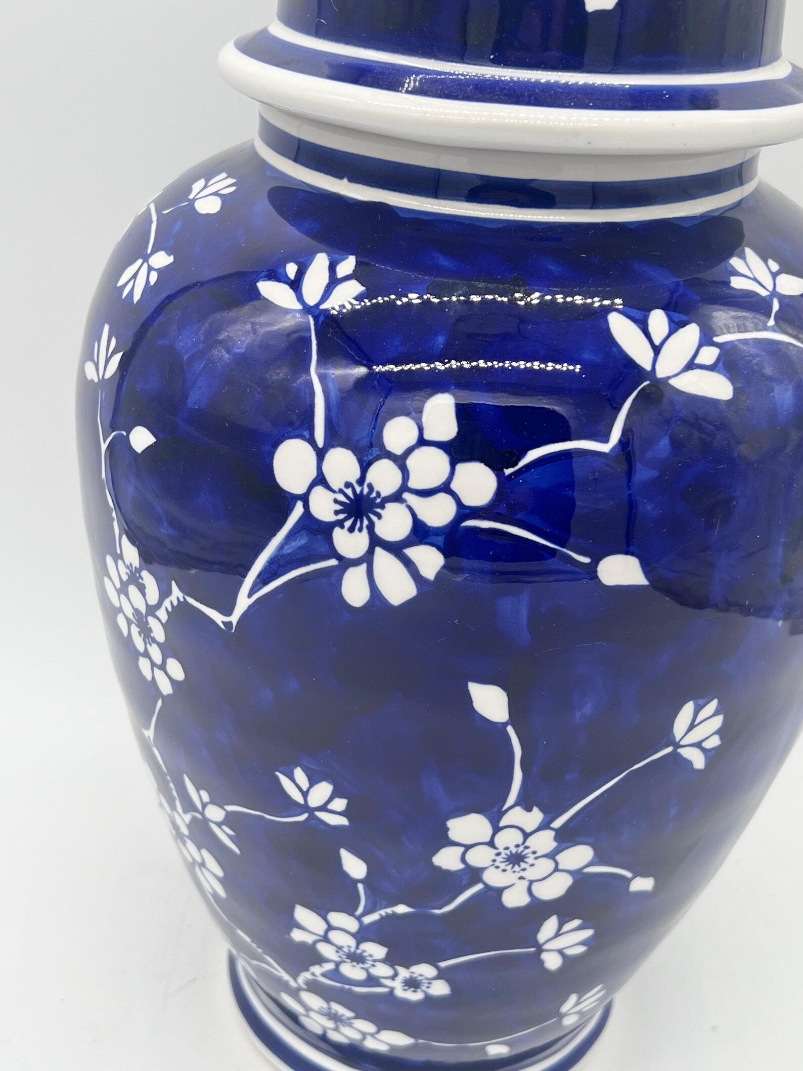 Blue with White Trim Ginger Jar for Olokun/Yemaya -Tarro de jengibre azul con borde blanco para Olokun/Yemaya