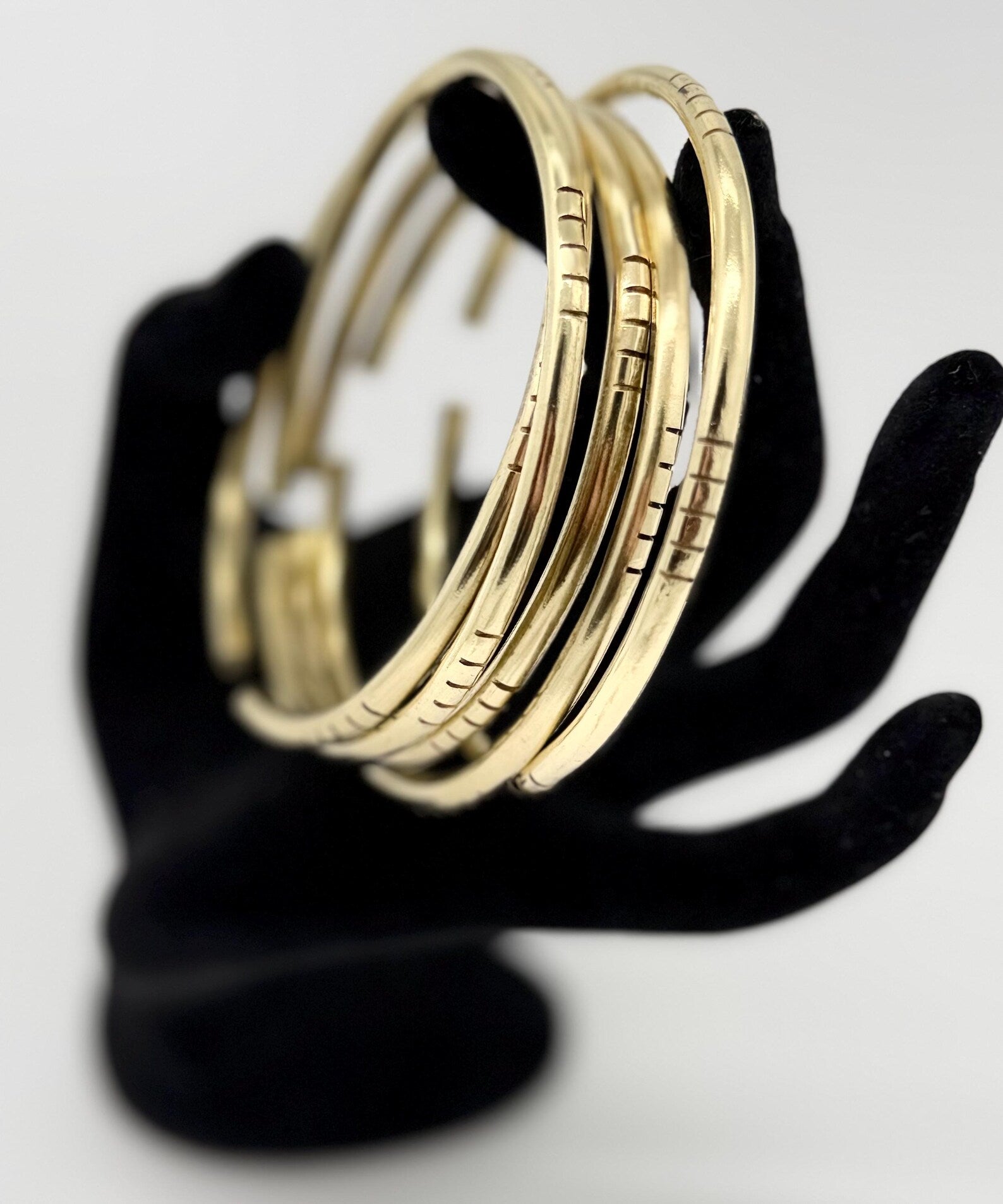 Manillas para Oshun en Latón - Set de 5 - 6ga gruesor / Handmade Brass Oshun Bangles - Set of 5 - 6ga thick
