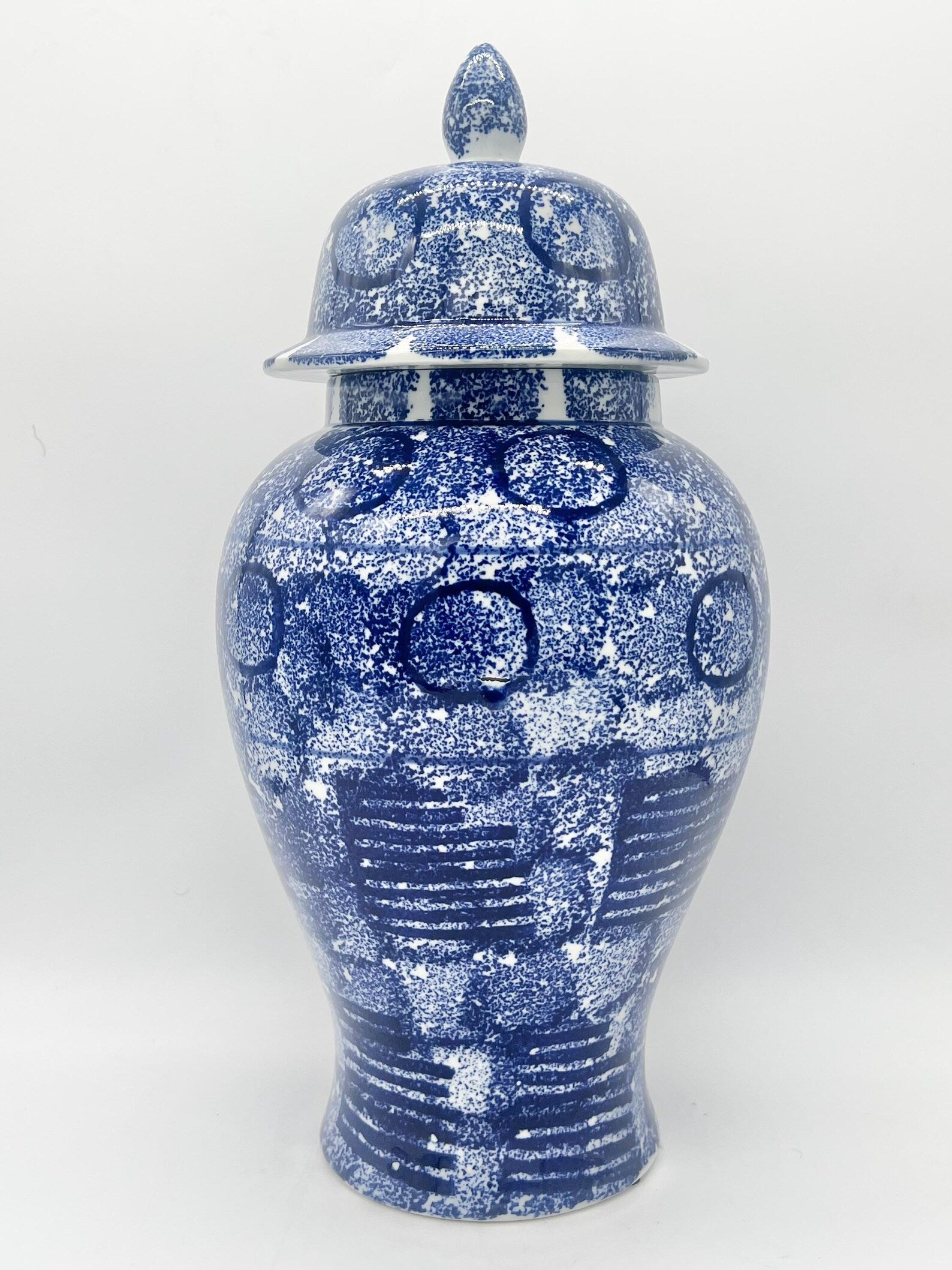 Unique Blue / White Patterns Ginger Jar for Olokun/Yemaya - Tinaja única con patrones azules y blancos