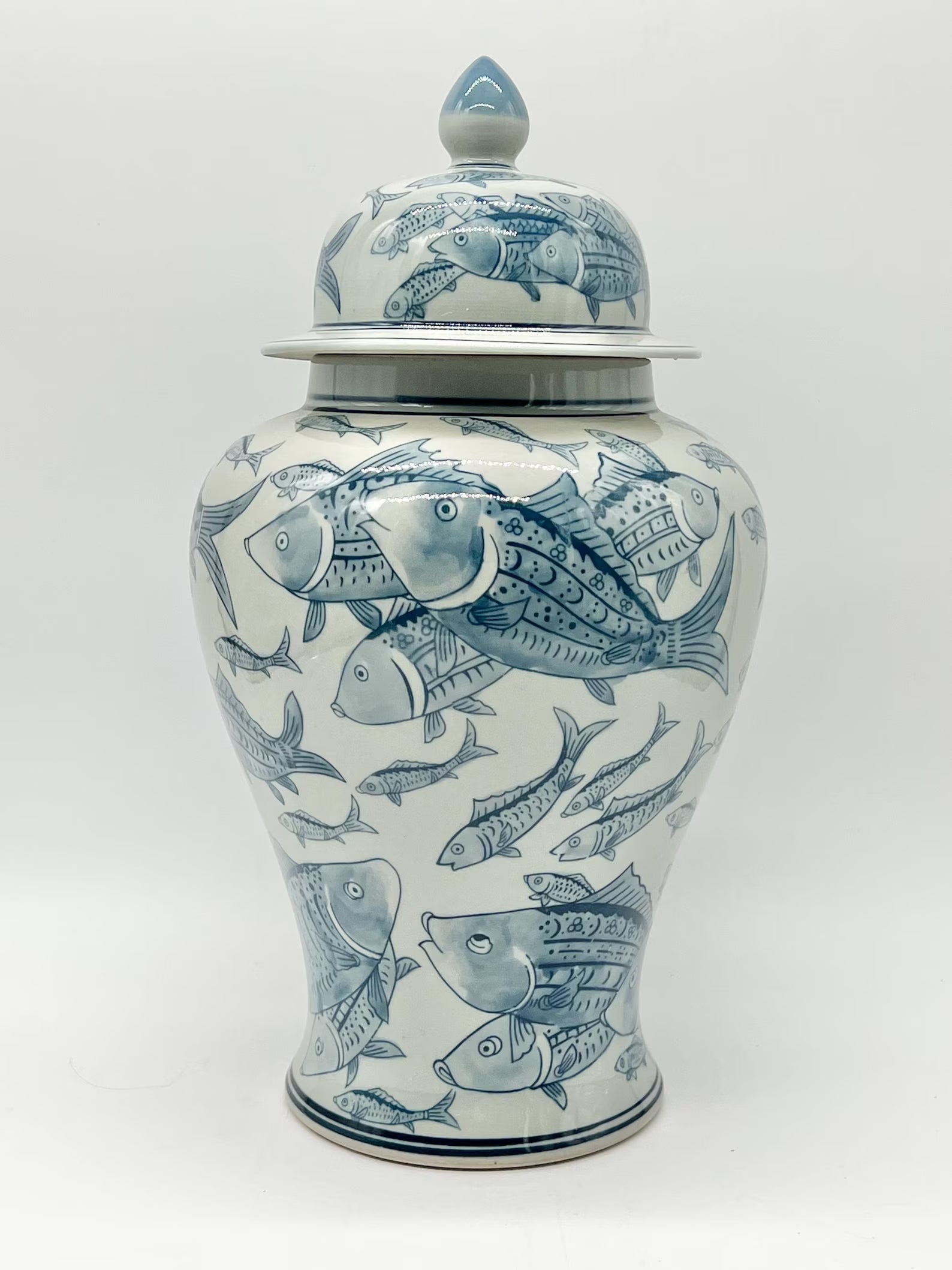 Fish Pattern Theme Ginger jar for Olokun / Jarrón de cerámica con diseño de peces para Olokun.