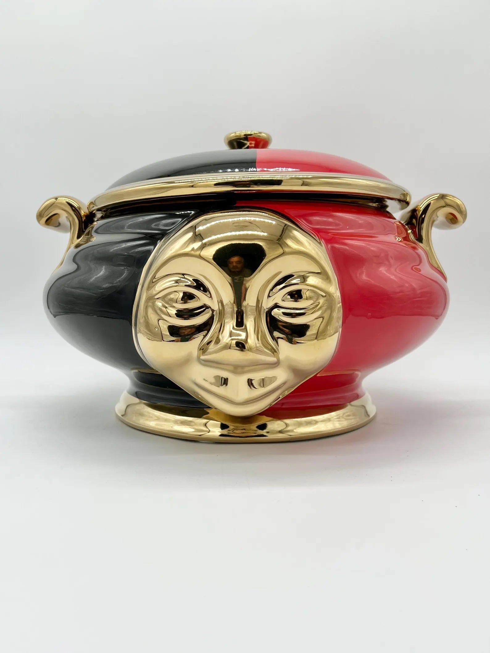 Ceramic Tinaja for Orisha crowned Eleggua / Tinaja de cerámica para Eleggua coronado