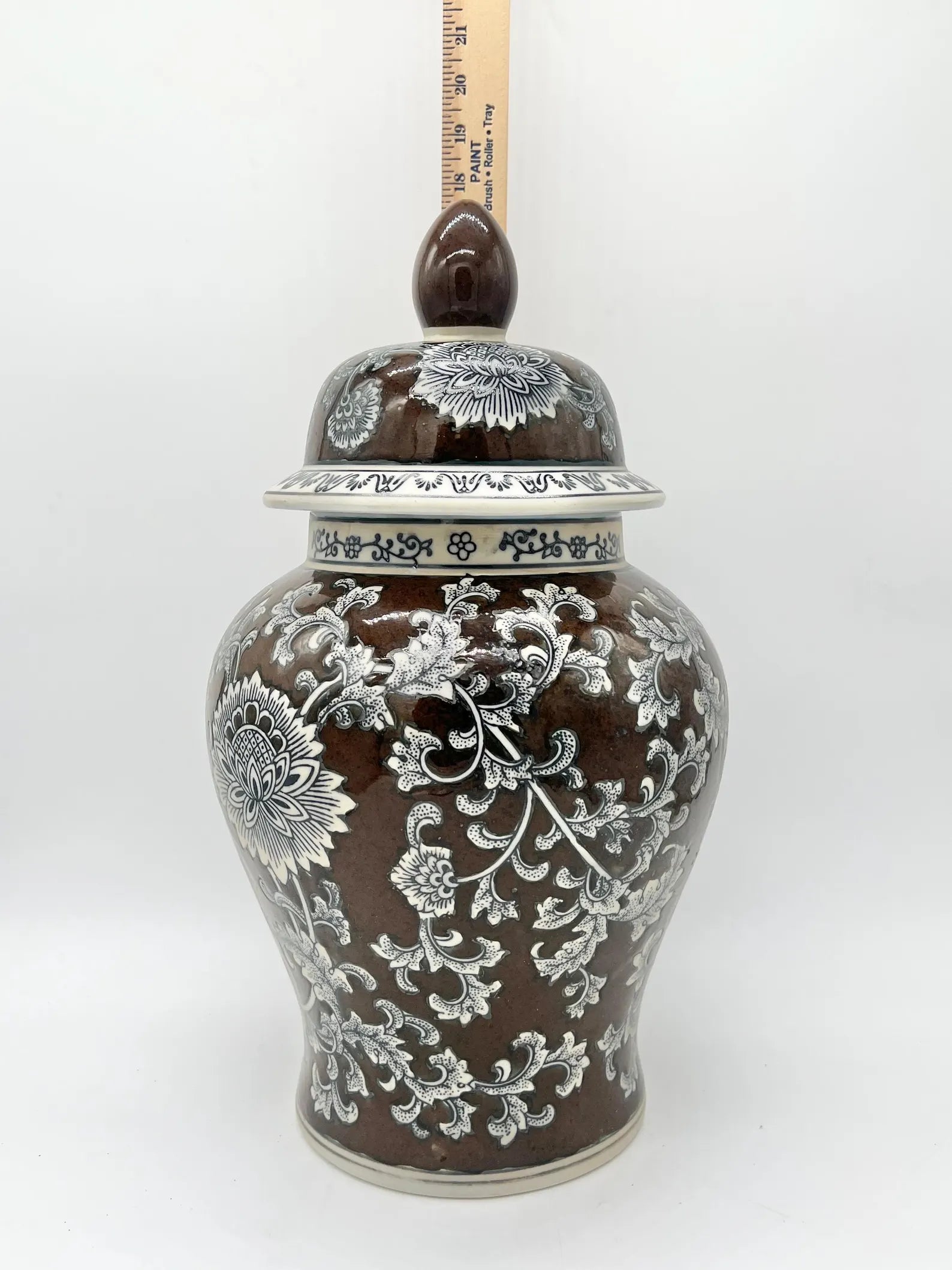 Brown Floral Ginger Jar for Oya / Tinaja Floral Marrón para Oya
