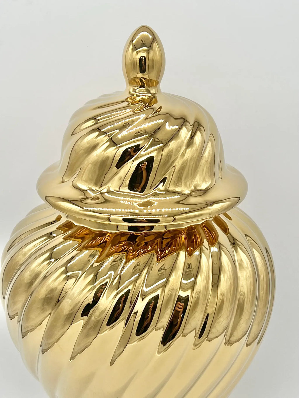 Gold Ceramic Tinaja for Oshun / Tinaja de cerámica de oro macizo para Oshun