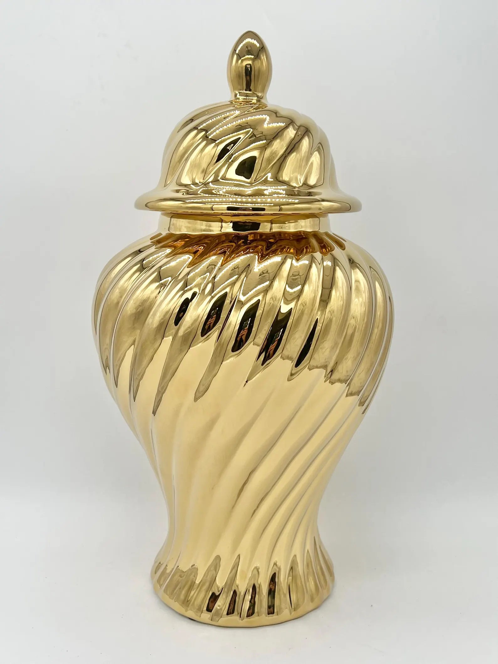 Gold Ceramic Tinaja for Oshun / Tinaja de cerámica de oro macizo para Oshun