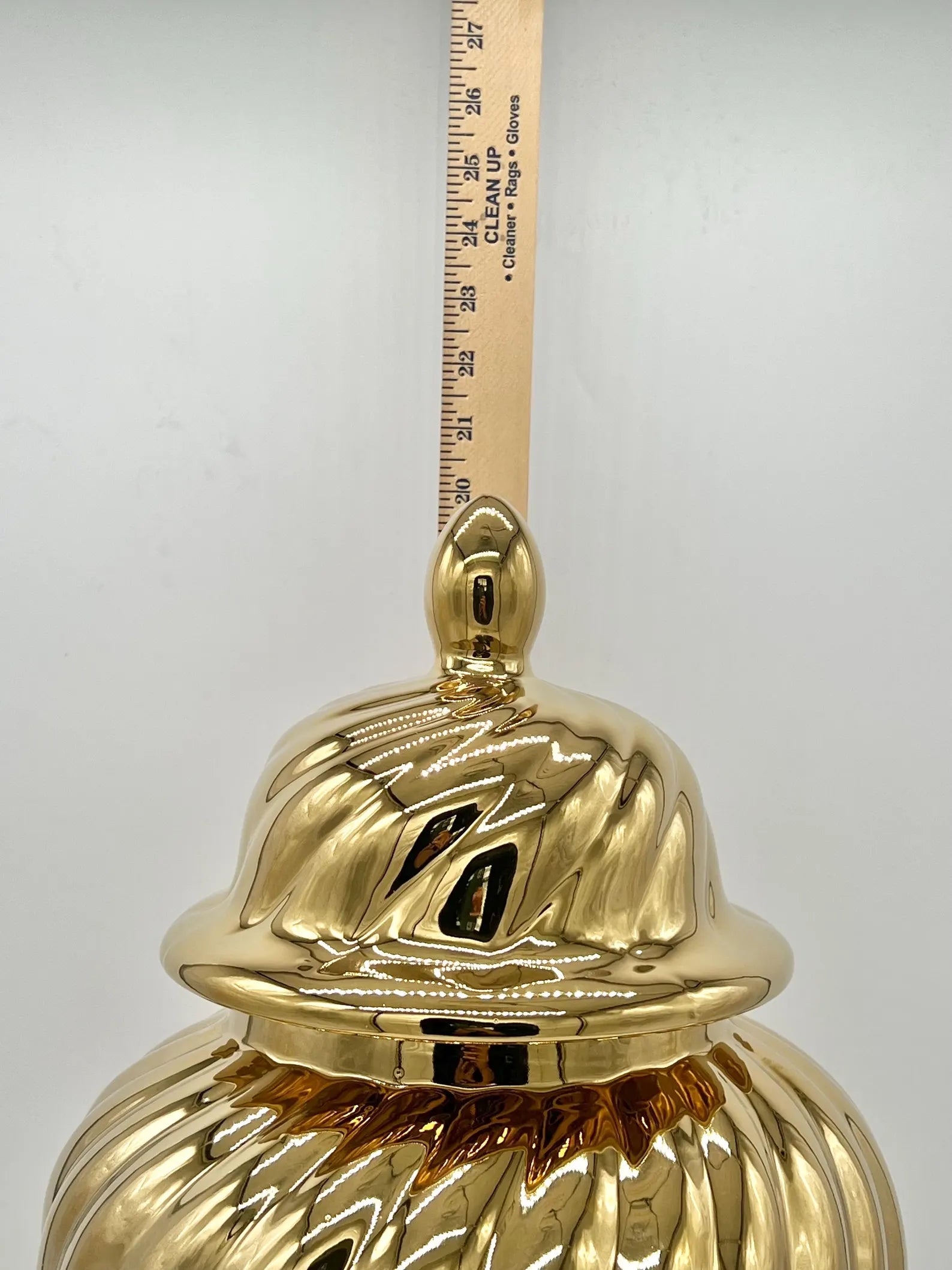 Gold Ceramic Tinaja for Oshun / Tinaja de cerámica de oro macizo para Oshun