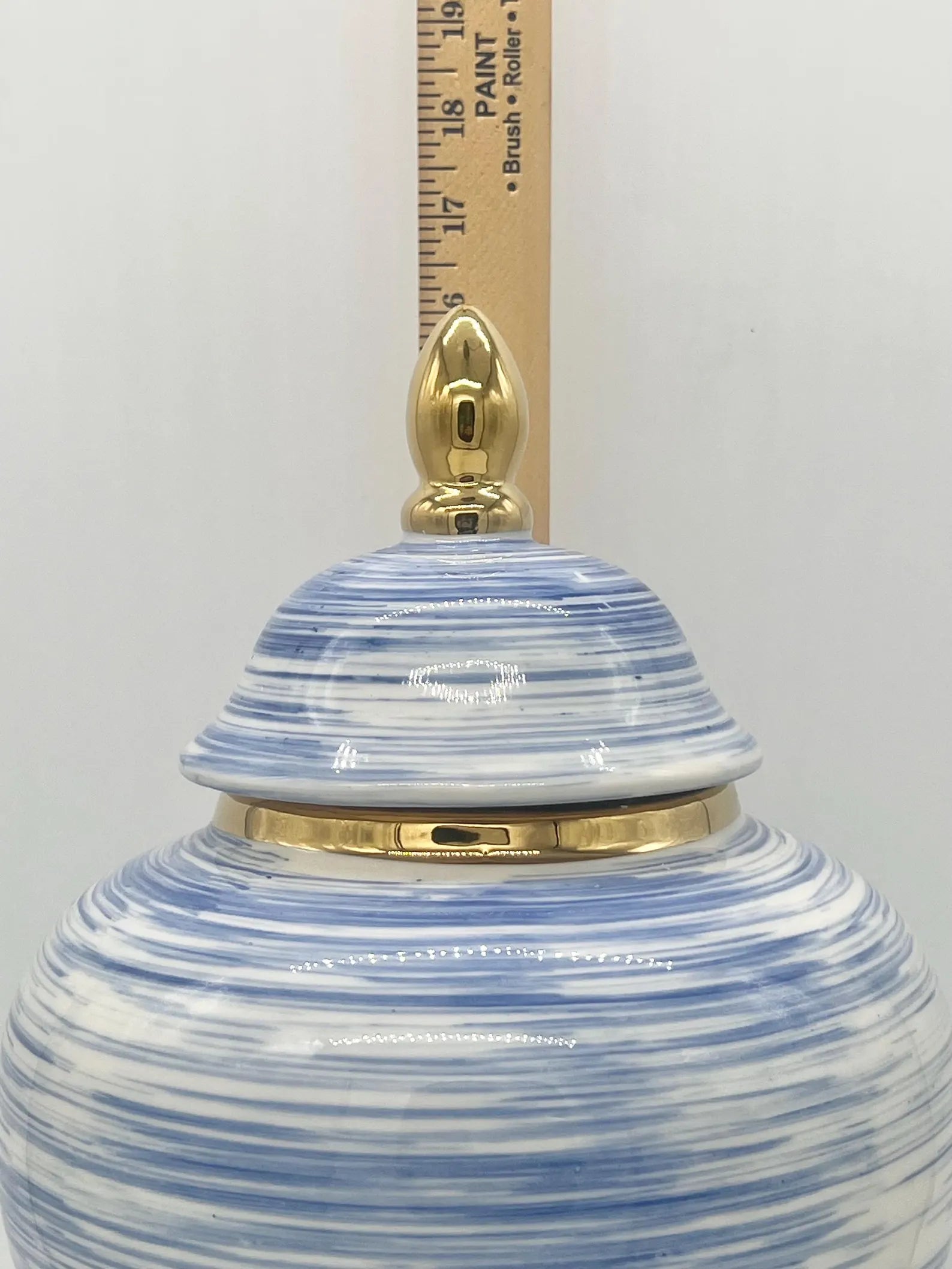 Tinaja con líneas azules para Olokun o Yemaya - Ginger jar with blue lines for Olokun or Yemaya