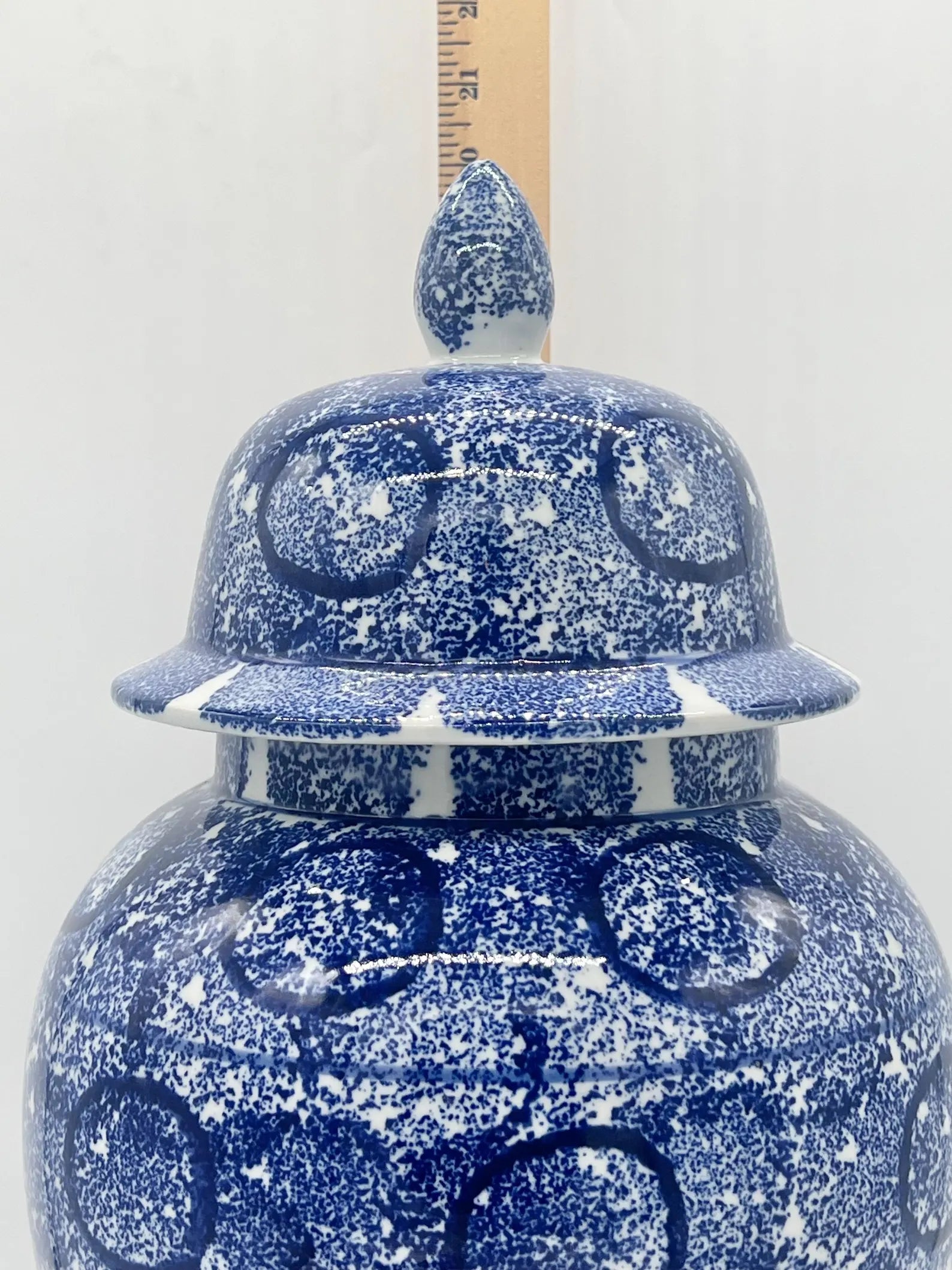 Unique Blue / White Patterns Ginger Jar for Olokun/Yemaya - Tinaja única con patrones azules y blancos