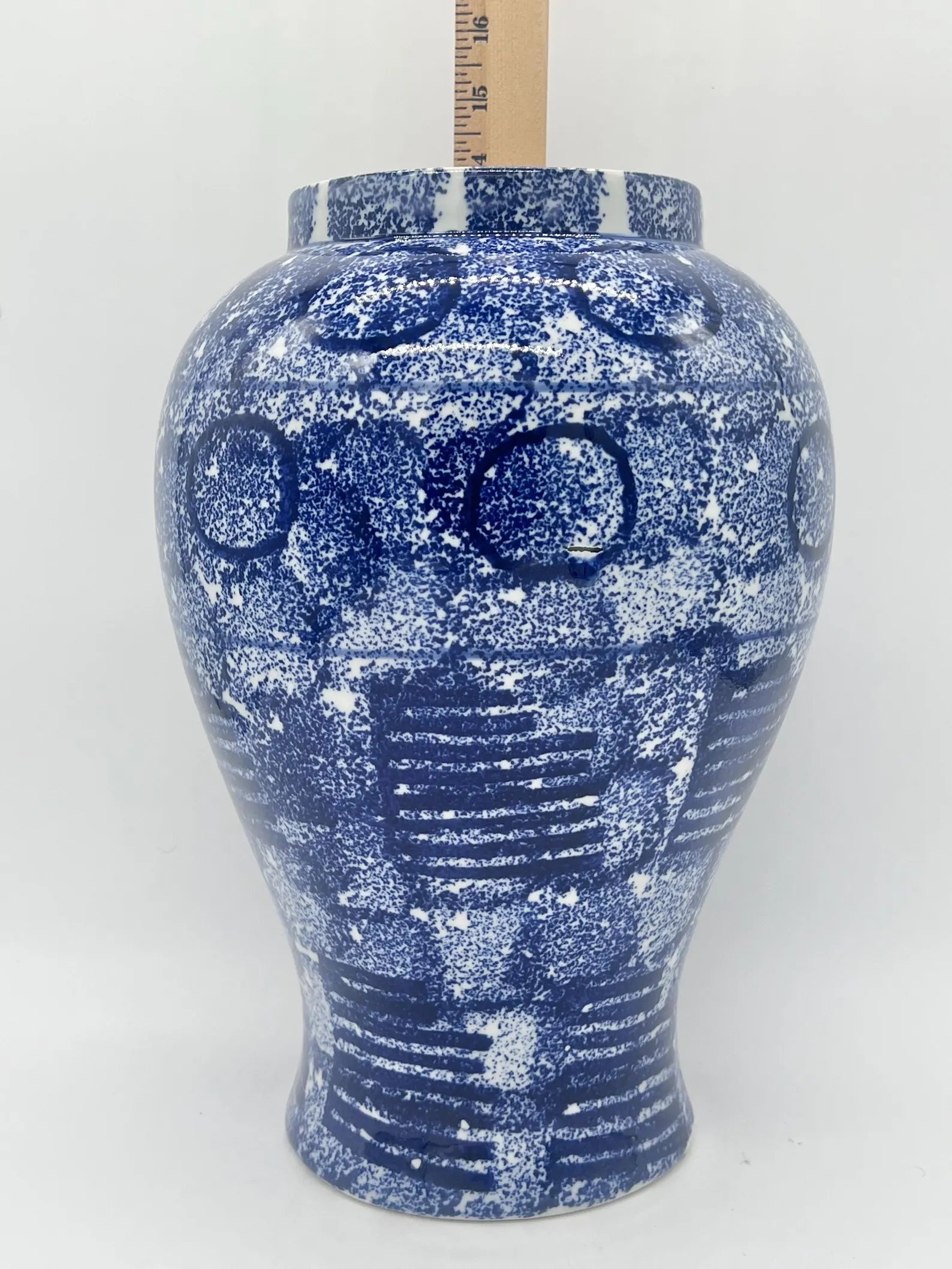 Unique Blue / White Patterns Ginger Jar for Olokun/Yemaya - Tinaja única con patrones azules y blancos