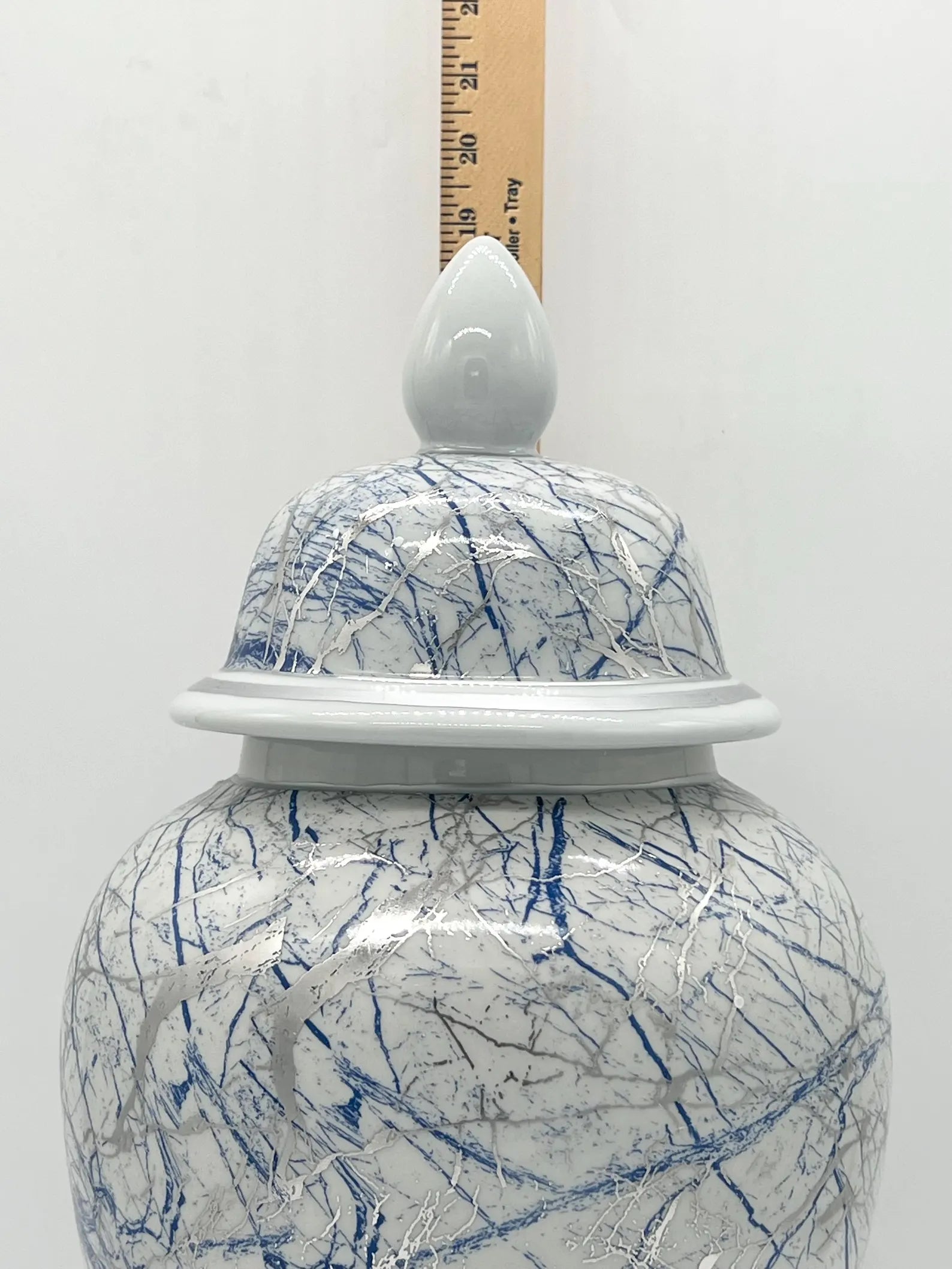 18'' White with Blue & Silver lines 18 inch Ginger Jar  - 18'' Tinaja Blanco con líneas azules y plateadas