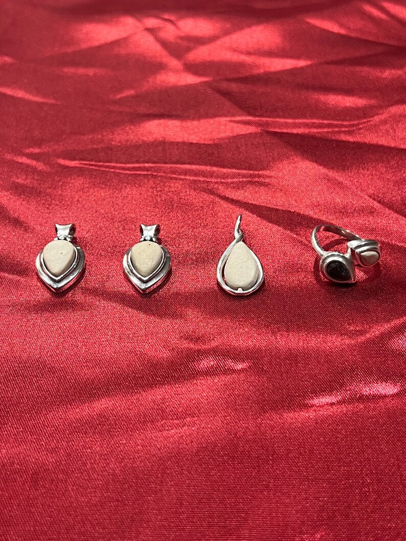 Rare Dominican White Lightning Stone Pendant: Handmade Silver Jewelry / Colgante de piedra de rayo blanco dominicano excepcional: joyería de plata hecha a mano
