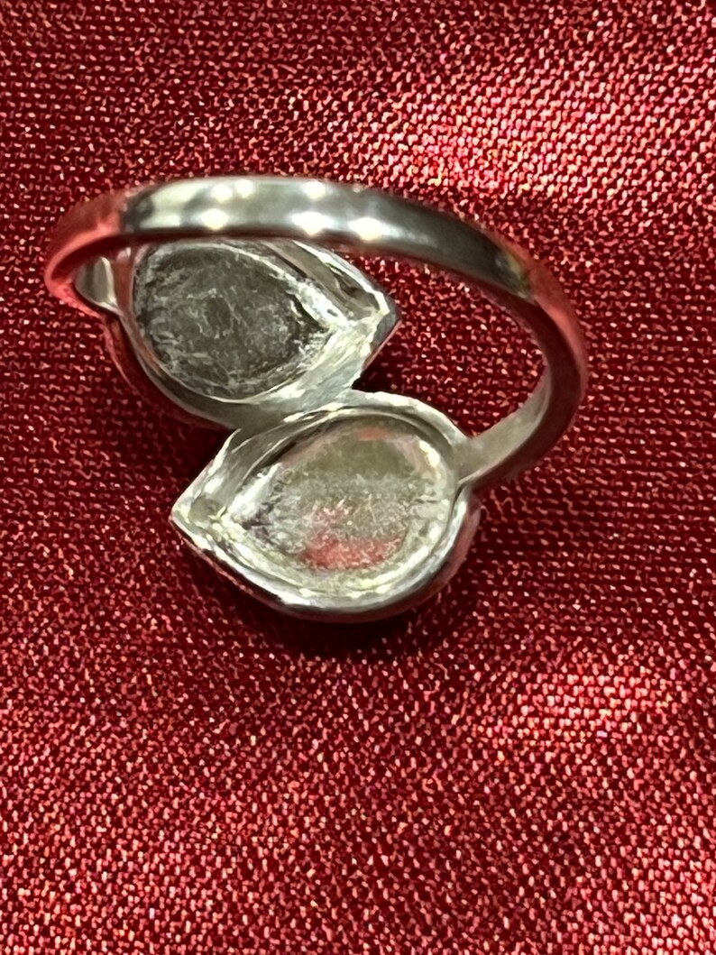 Rare Dominican White Lightning Stone Pendant: Handmade Silver Jewelry / Colgante de piedra de rayo blanco dominicano excepcional: joyería de plata hecha a mano