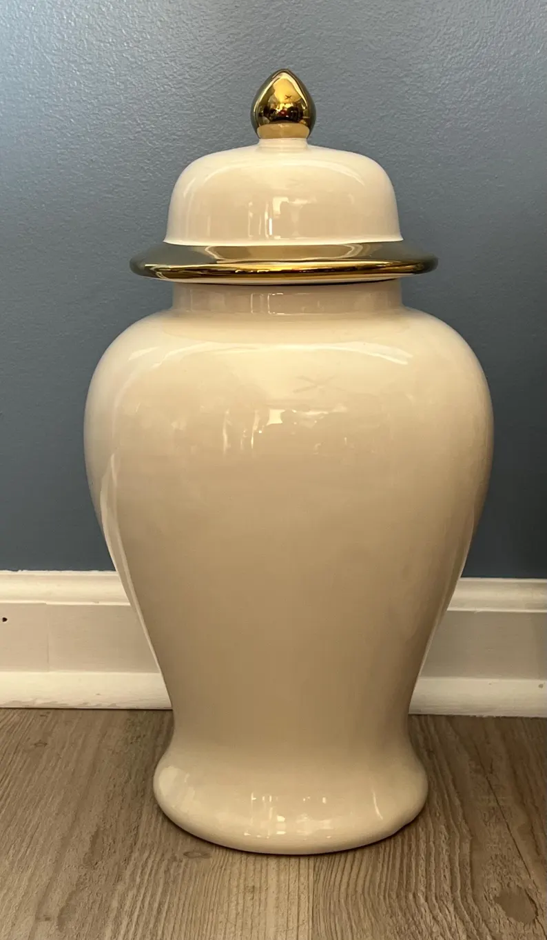 White Ceramic Ginger Jar for Oshun / Tinaja blanca para Oshun