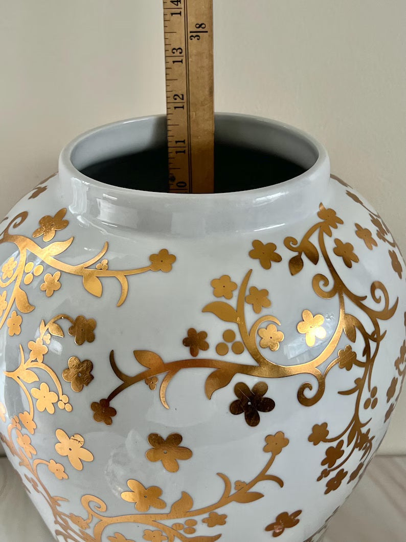 White Ginger Jars with gold floral patterns for Oshun / Tinajas Blancas con florales dorados para Oshun