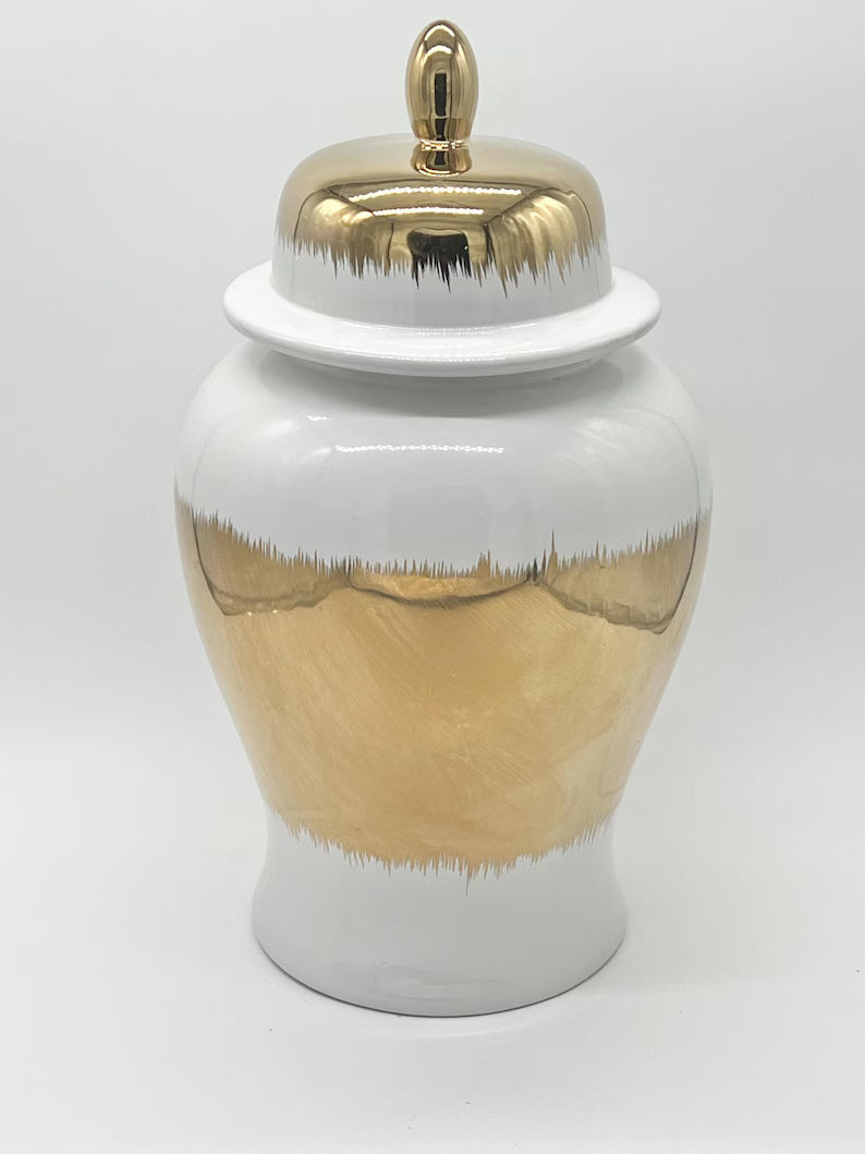 White Ceramic with gold accents Ginger Jar for Oshun / Tinaja blanca con detalles dorado para Oshun