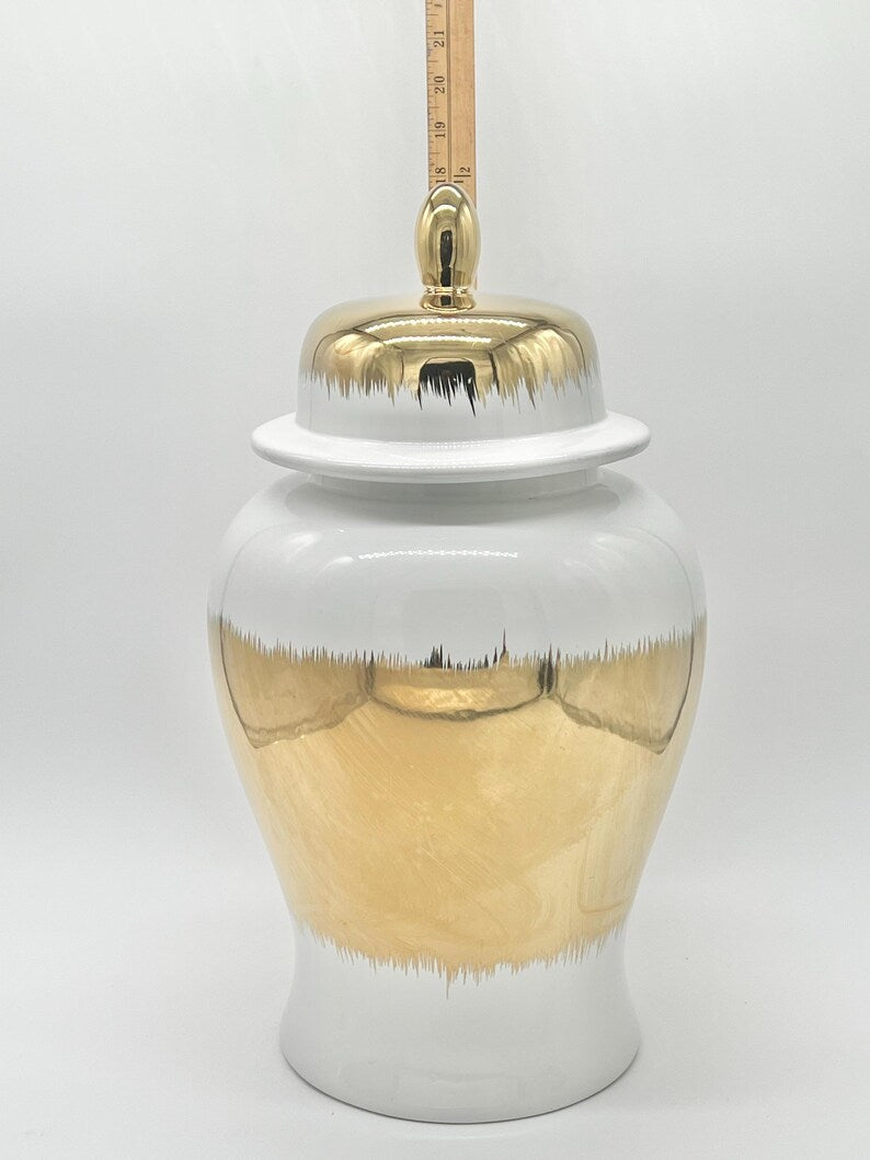 White Ceramic with gold accents Ginger Jar for Oshun / Tinaja blanca con detalles dorado para Oshun