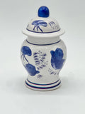 White Ceramic jar with blue floral patterns / Tinaja blanca con motivos florales azules