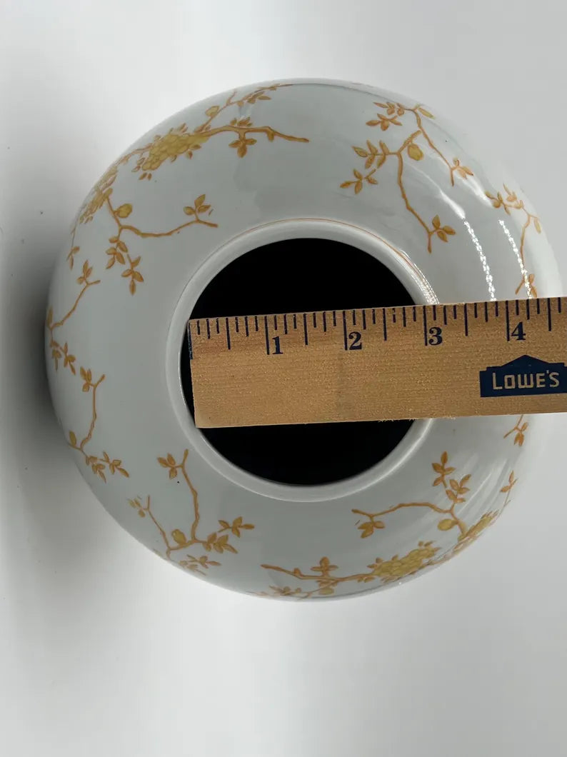 White & Yellow Large Ceramic Tinaja for Oshun / Grande Tinaja de Cerámica Blanco y Amarillo para Oshun