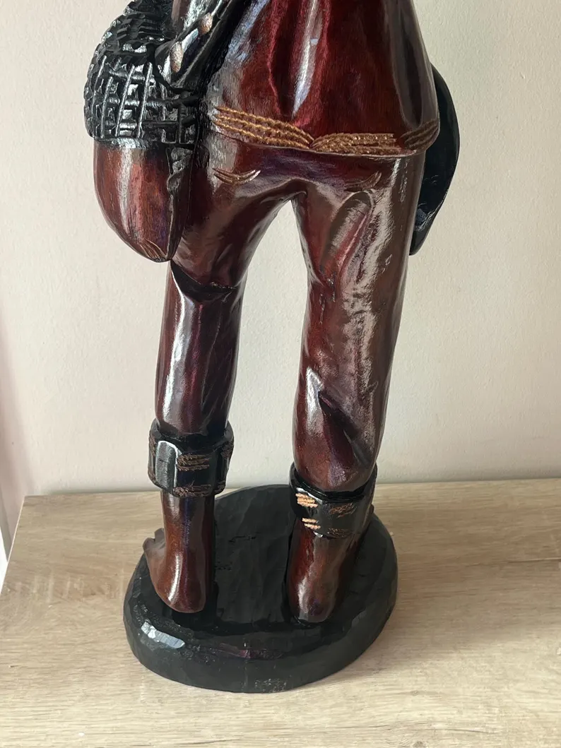 Wooden hand carved Muerto 31 inch statue / Estate de Madera tallada a Mano de 31 pulgadas