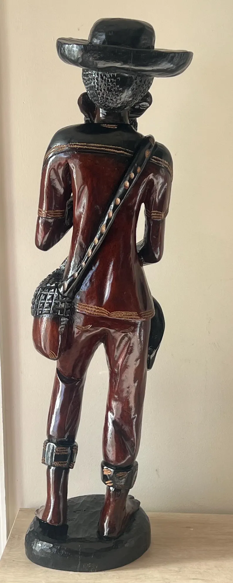 Wooden hand carved Muerto 31 inch statue / Estate de Madera tallada a Mano de 31 pulgadas