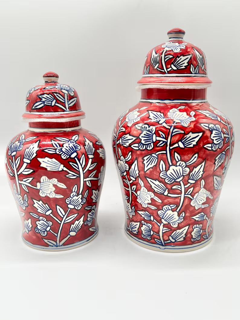 Tinajas Rojas con Patrón Floral Blanca para Orishas / Red Ginger Jars with White Floral Pattern for Orishas