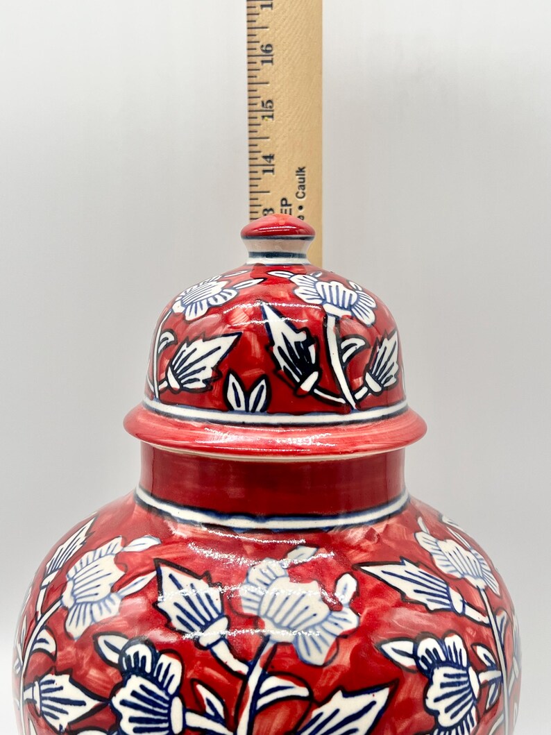 Tinajas Rojas con Patrón Floral Blanca para Orishas / Red Ginger Jars with White Floral Pattern for Orishas