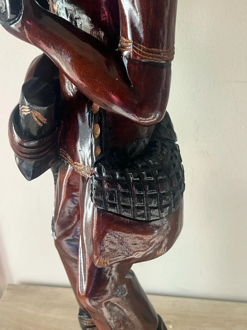 Wooden hand carved Muerto 31 inch statue / Estate de Madera tallada a Mano de 31 pulgadas