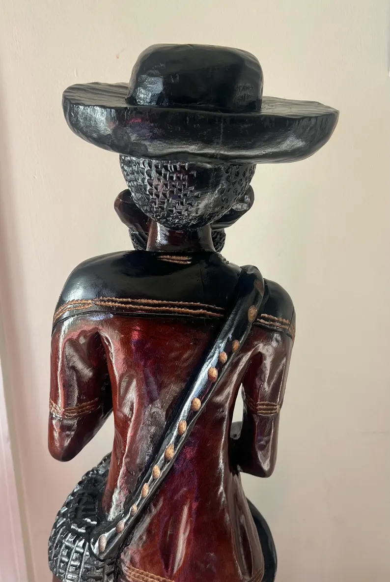 Wooden hand carved Muerto 31 inch statue / Estate de Madera tallada a Mano de 31 pulgadas