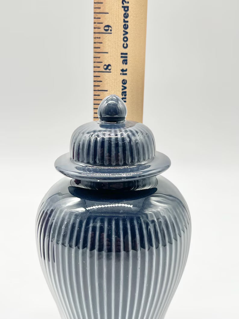 Red & Blue Ceramic Tinajas / Tinajas de Cerámica Rojas y Azules