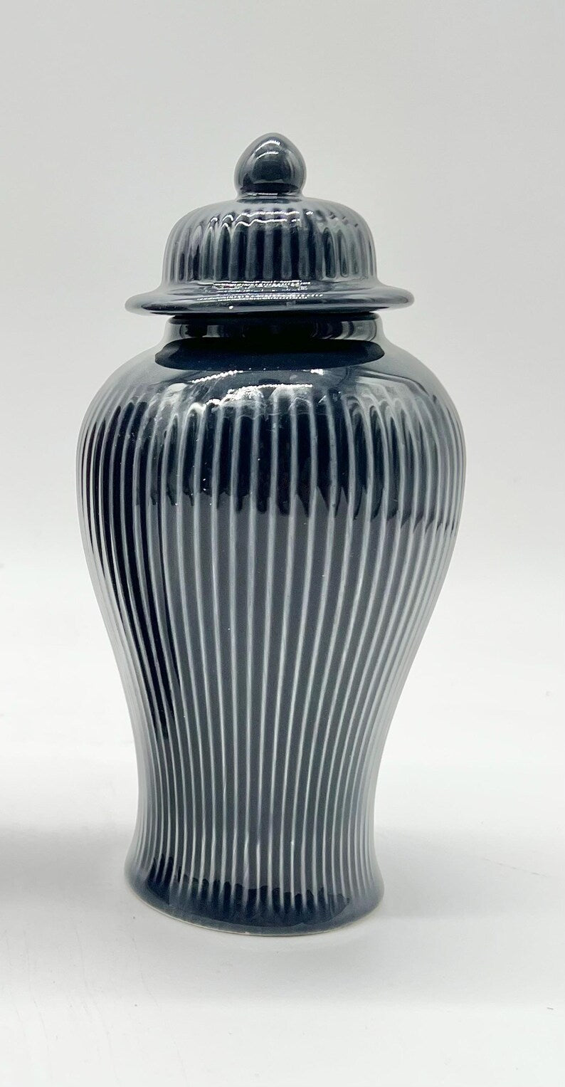 Red & Blue Ceramic Tinajas / Tinajas de Cerámica Rojas y Azules