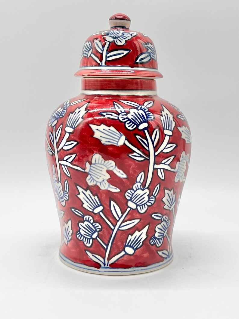 Tinajas Rojas con Patrón Floral Blanca para Orishas / Red Ginger Jars with White Floral Pattern for Orishas