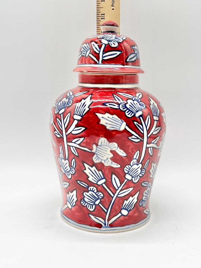 Tinajas Rojas con Patrón Floral Blanca para Orishas / Red Ginger Jars with White Floral Pattern for Orishas