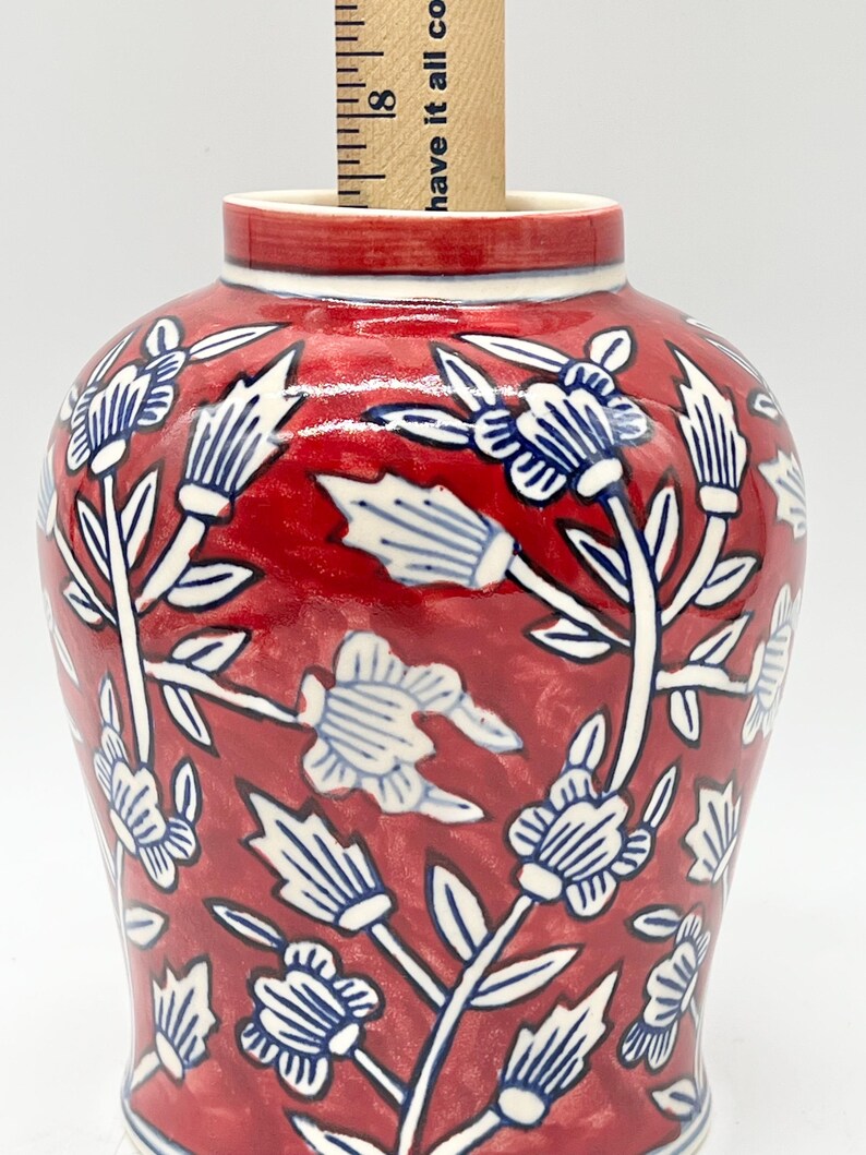Tinajas Rojas con Patrón Floral Blanca para Orishas / Red Ginger Jars with White Floral Pattern for Orishas