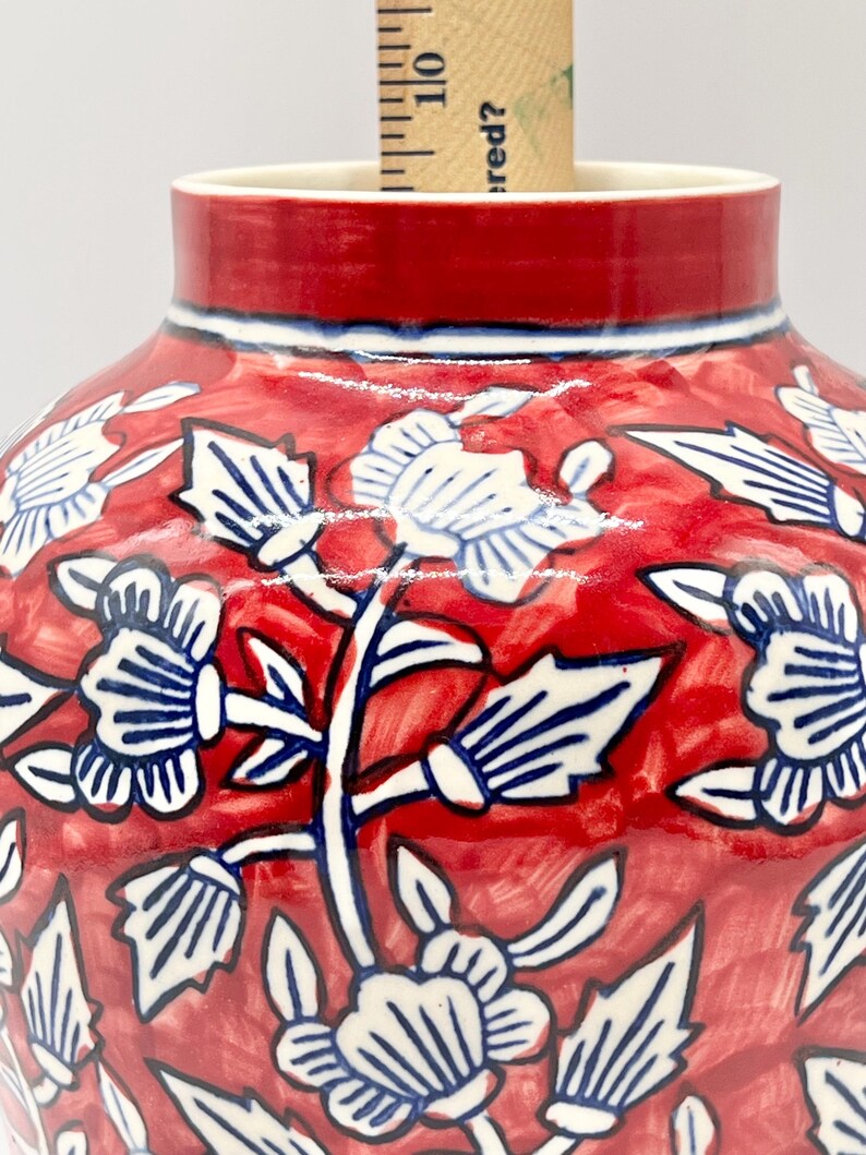 Tinajas Rojas con Patrón Floral Blanca para Orishas / Red Ginger Jars with White Floral Pattern for Orishas