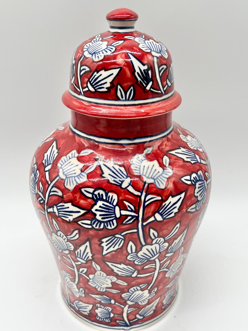 Tinajas Rojas con Patrón Floral Blanca para Orishas / Red Ginger Jars with White Floral Pattern for Orishas