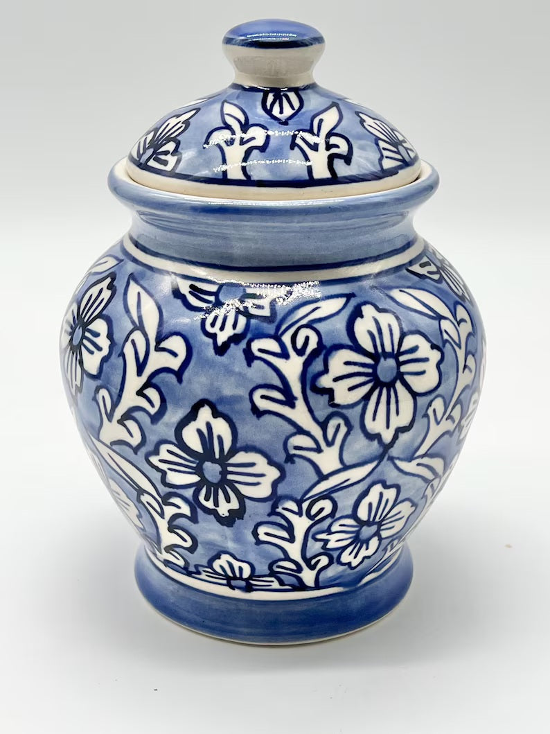 Blue & White Ceramic Tinaja / Tinaja de Cerámica Azul & Blanca