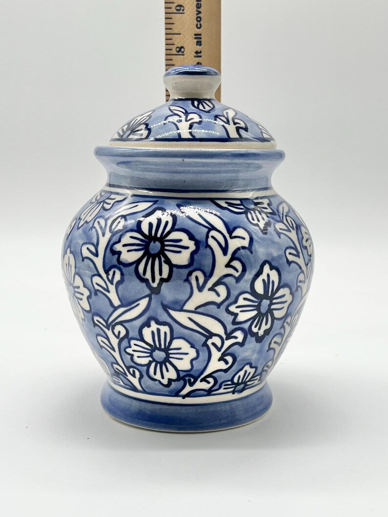 Blue & White Ceramic Tinaja / Tinaja de Cerámica Azul & Blanca